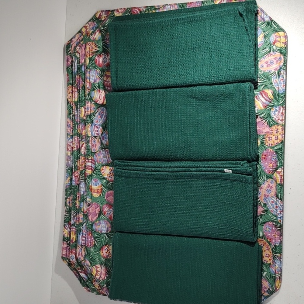 Longaberger 4 Placemats In Easter Egg Fabric & 4 Napkins In Ivy-DarkGreen Fabric